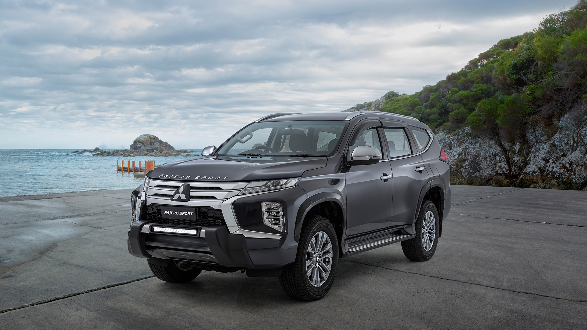 Pajero sport 2020 deals accessories